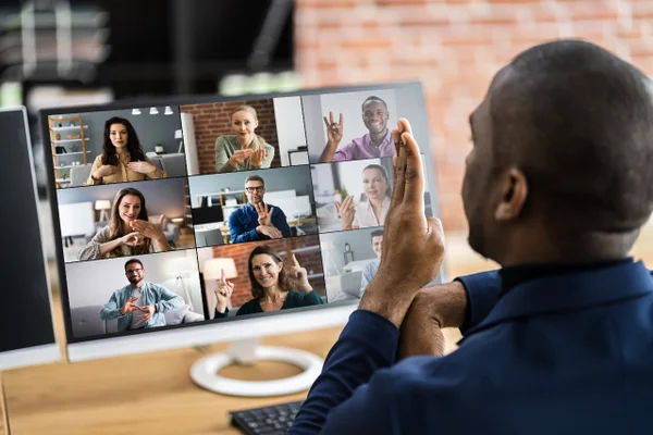 Oficina de audiovisual dá aulas sobre libras e comunicação inclusiva