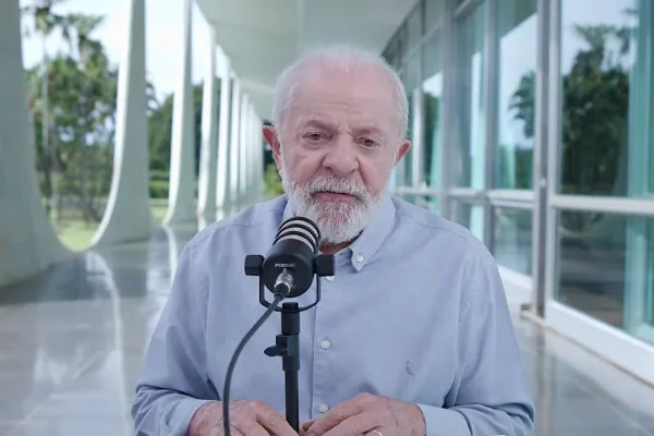 Foto colorida do presidente Luiz Inácio Lula da Silva em coletiva no Planalto - Metrópoles