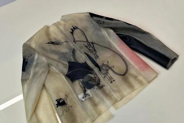 Jaqueta com couro transparente da ECCO Leather - Metrópoles