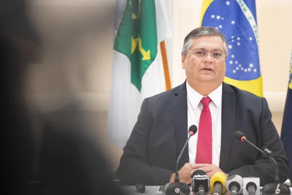 Operação prendeu 302 pessoas por ameaça de atentado em escolas do país