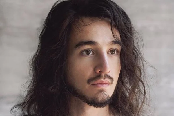Acústico MTV vai voltar à televisão com show de Tiago Iorc