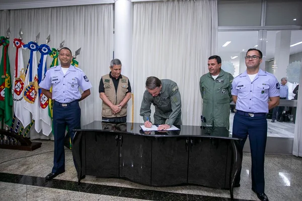 Bolsonaro cria, por decreto, novo nível de promoção na FAB