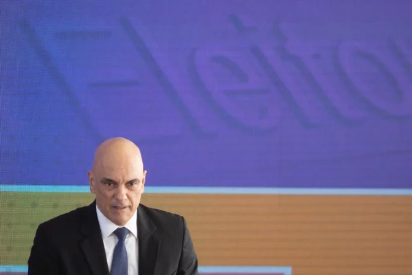 Moraes dá entrevista no TSE