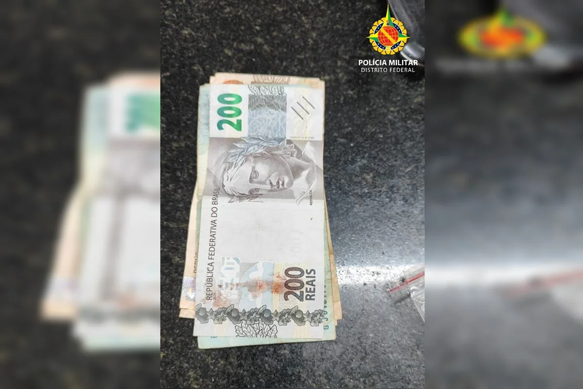 Homem é preso após assaltar joalheria e fazer dois reféns no DF Homem é preso após assaltar joalheria e fazer dois reféns no DF