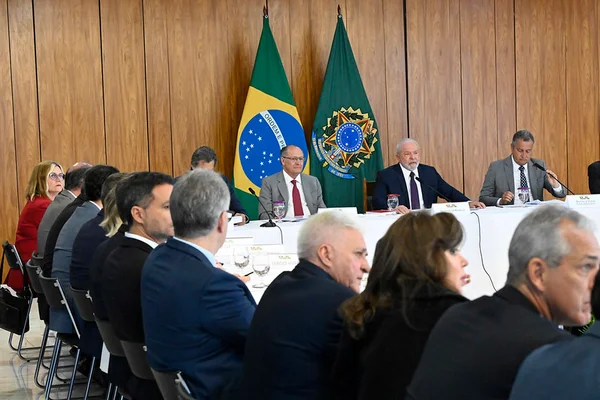 Lula recebe representantes do varejo para discutir incentivo ao setor