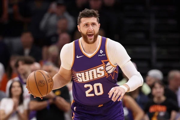 Nurkic durante partida do Phoenix Suns