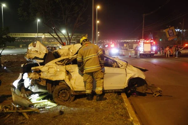 Vídeos. Perseguição policial termina em acidente e morte no DF