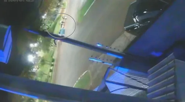 homem atropelando ex namorada