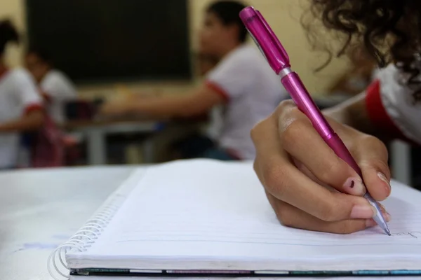 Não vai ter prova: pandemia muda avaliação de alunos da rede pública do DF