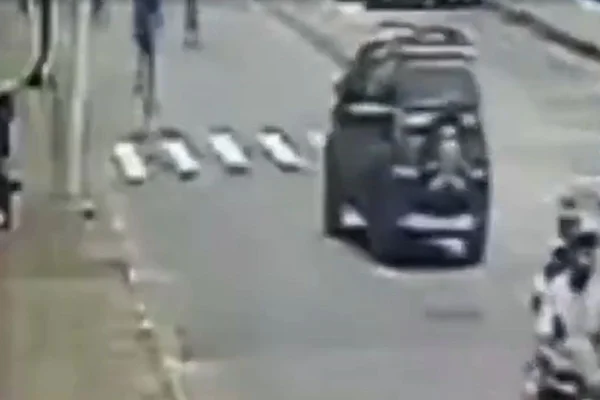 Motorista atropela e mata mãe e filha ao perseguir assaltante em SP