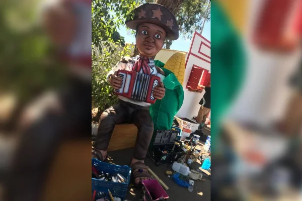 Viu o Lampião? Sumiço de boneco gigante intriga organizadores de festa