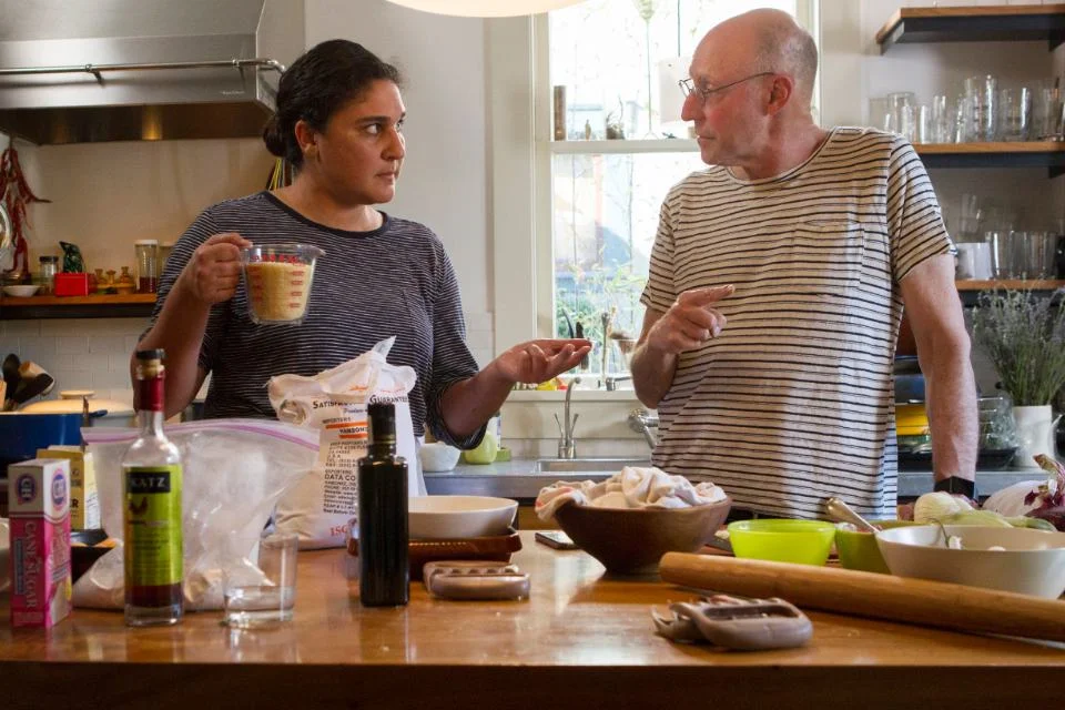 <b>Cooked</b> – Dividida em quatro episódios (Fogo, Água, Ar e Terra), a série do escritor Michael Pollan trata da gastronomia como parte indissociável da cultura humana – e da necessidade urgente do retorno das pessoas à cozinha <b>Cooked</b> – Dividida em quatro episódios (Fogo, Água, Ar e Terra), a série do escritor Michael Pollan trata da gastronomia como parte indissociável da cultura humana – e da necessidade urgente do retorno das pessoas à cozinha