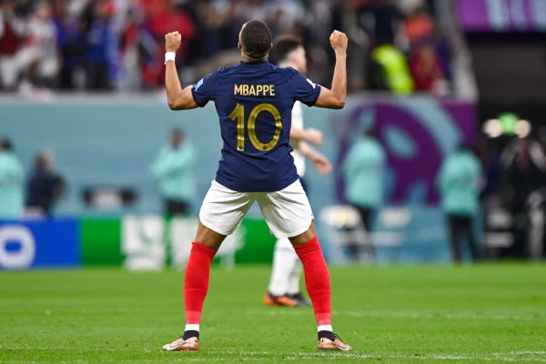 França elimina a Inglaterra e enfrenta Marrocos na semifinal da Copa