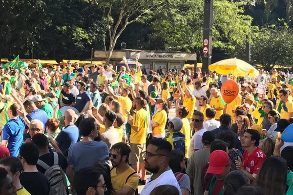 Em São Paulo, apoio a Bolsonaro divide grupos na Avenida Paulista