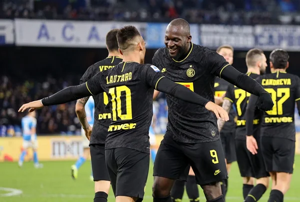 Inter de Milão bate o Napoli e lidera o Italiano com a Juventus
