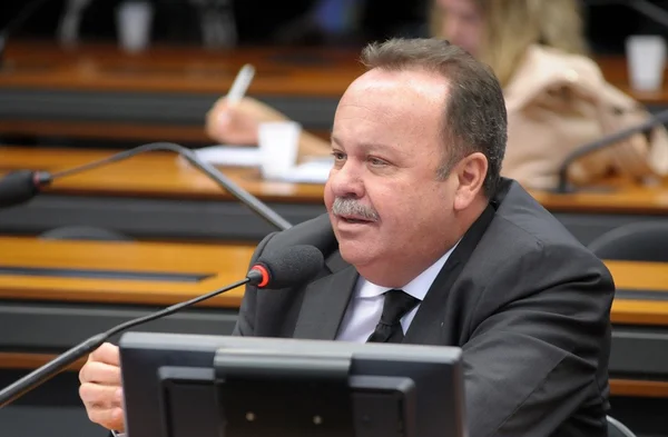 Deputado federal vai propor repúdio contra censura ao Metrópoles