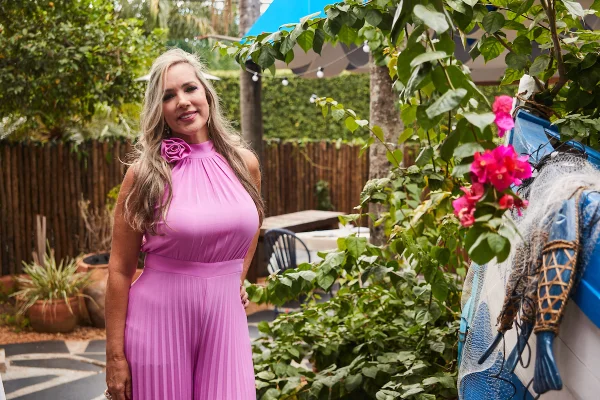 Susy Gonzalez brinda aniversário com almoço entre amigas no Cozze