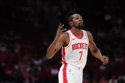Kevin Durant defendendo o Houston Rockets na NBA