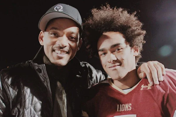 Will Smith diverte fãs ao reproduz foto antiga com o filho, Trey Smith