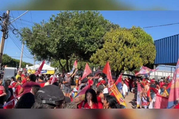 Apoiadores de Lula e Grass em concentração para caminhada em Ceilândia (DF)