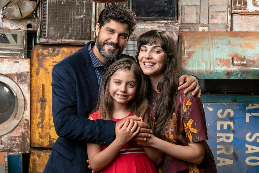 Vinicius (Bruno Cabrerizo), Catarina (Melissa Nóbrega) e Vitória (Tainá Müller) Vinicius (Bruno Cabrerizo), Catarina (Melissa Nóbrega) e Vitória (Tainá Müller)
