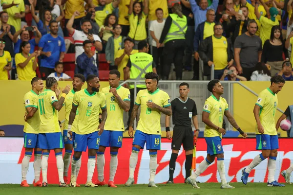 Imagem colorida da Seleção Brasileira no Mané Garrincha - Metrópoles