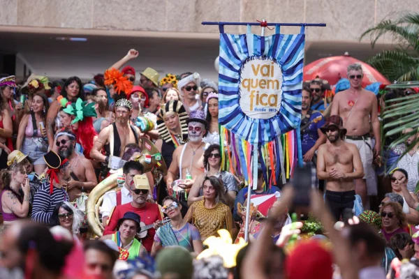 Carnaval em família: bloco Vai Quem Fica anima foliões na Asa Norte