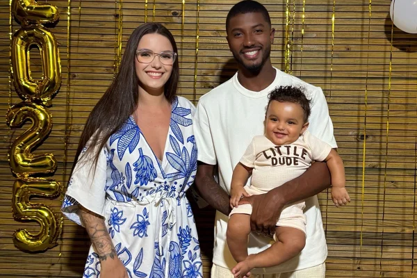 Esposa de Gustavo Simões, jogador do Ypiranga FC, Letícia Vieira desabafa após perda trágica do filho, Benício, de 2 anos - Metrópoles