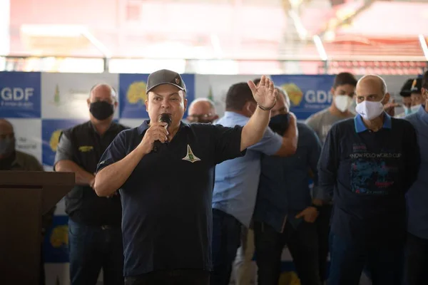 Ibaneis anuncia obra na feira do Núcleo Bandeirante e escola ecológica