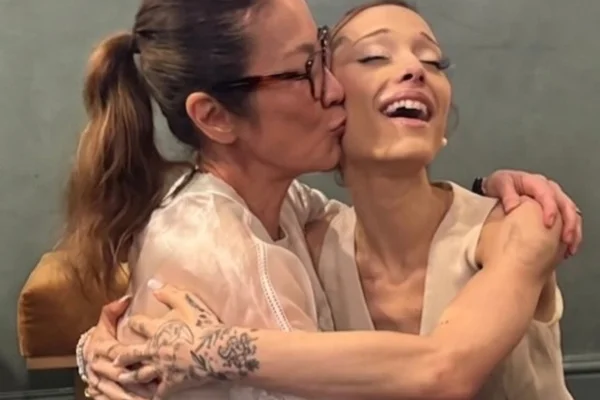Internautas criticam magreza de Ariana Grande em nova foto; veja - destaque galeria Internautas criticam magreza de Ariana Grande em nova foto; veja - destaque galeria
