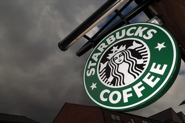 Imagem do logotipo da rede de cafeterias Starbucks - Metrópoles