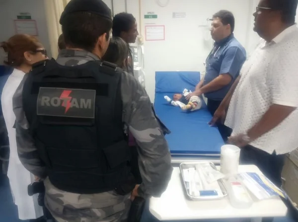 PMs salvam a vida de recém-nascido em São Sebastião