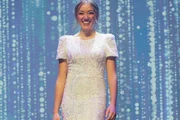 Brynn Carnesecca posa sorridente durante competição Brynn Carnesecca posa sorridente durante competição