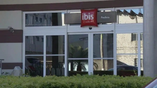 Funcionário de hotel suspeito de estuprar hóspede é preso pela polícia