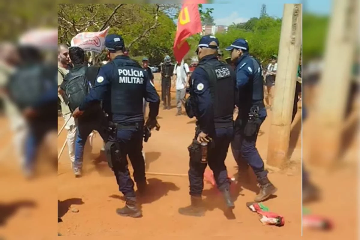 PMs e manifestantes Embaixada dos EUA