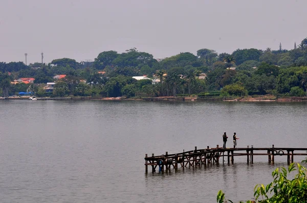 Agefis notifica casas nos lagos Sul e Norte para a segunda etapa de desocupação da orla do Paranoá