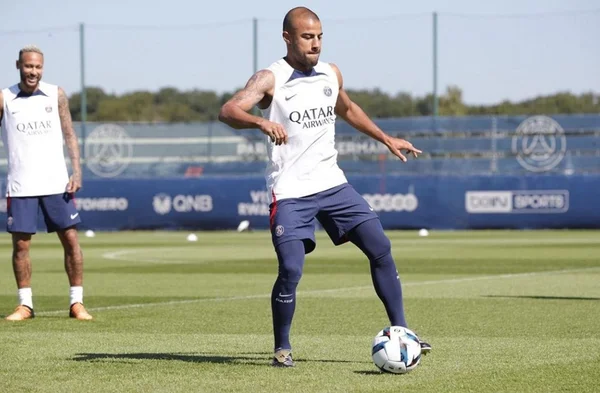 Imagem colorida de Rafinha Alcântara no treino do PSG