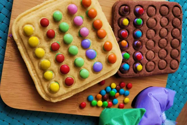Febre no TikTok: marca brasiliense cria biscoito colorido de pop it