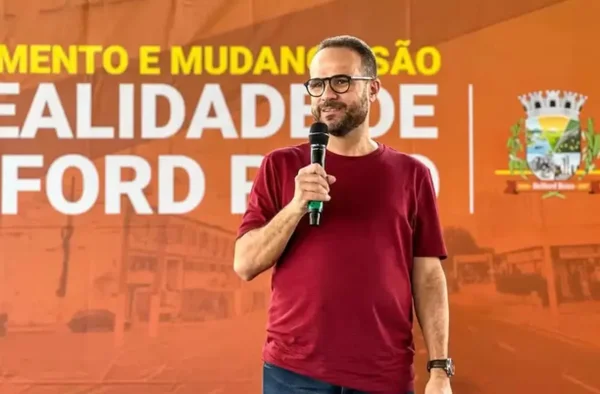 Imagem colorida de secretário de educação Denis de Souza Macedo - Metrópoles
