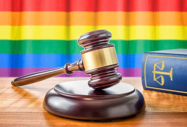 A transexualidade e os direitos à dignidade e identidade sexuais