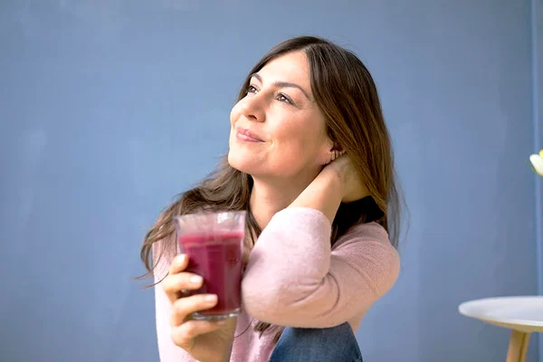 Aprenda a fazer suco de beterraba que ajuda a baixar pressão alta