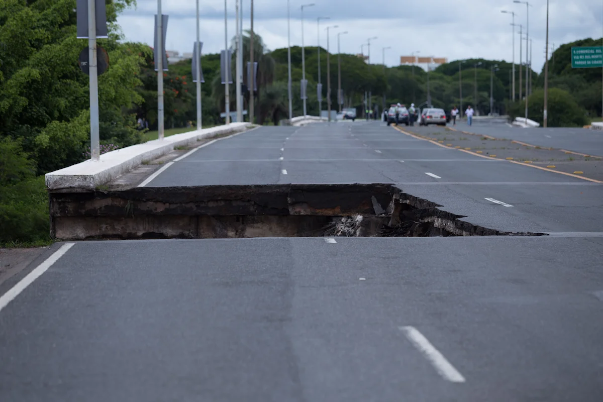 Eixão: após 8 anos, TCDF livra gestores de multa por queda de viaduto