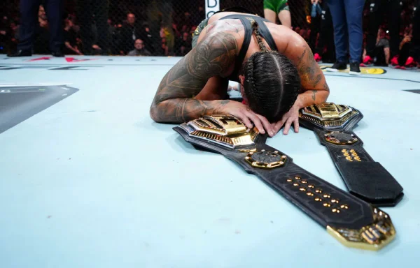 Fim da caçada: Amanda Nunes mantém cinturão do UFC e anuncia aposentadoria
