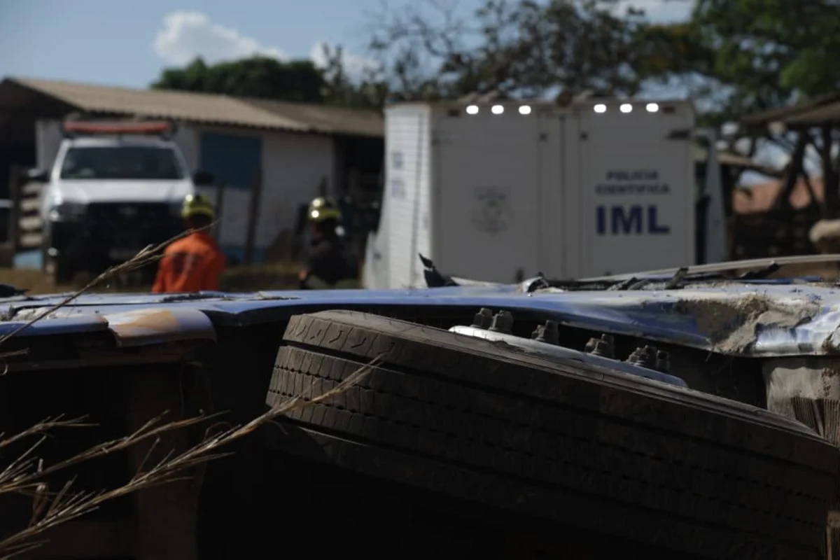 A colisão aconteceu perto do Povoado de Samambaia, em Luziânia (GO) A colisão aconteceu perto do Povoado de Samambaia, em Luziânia (GO)