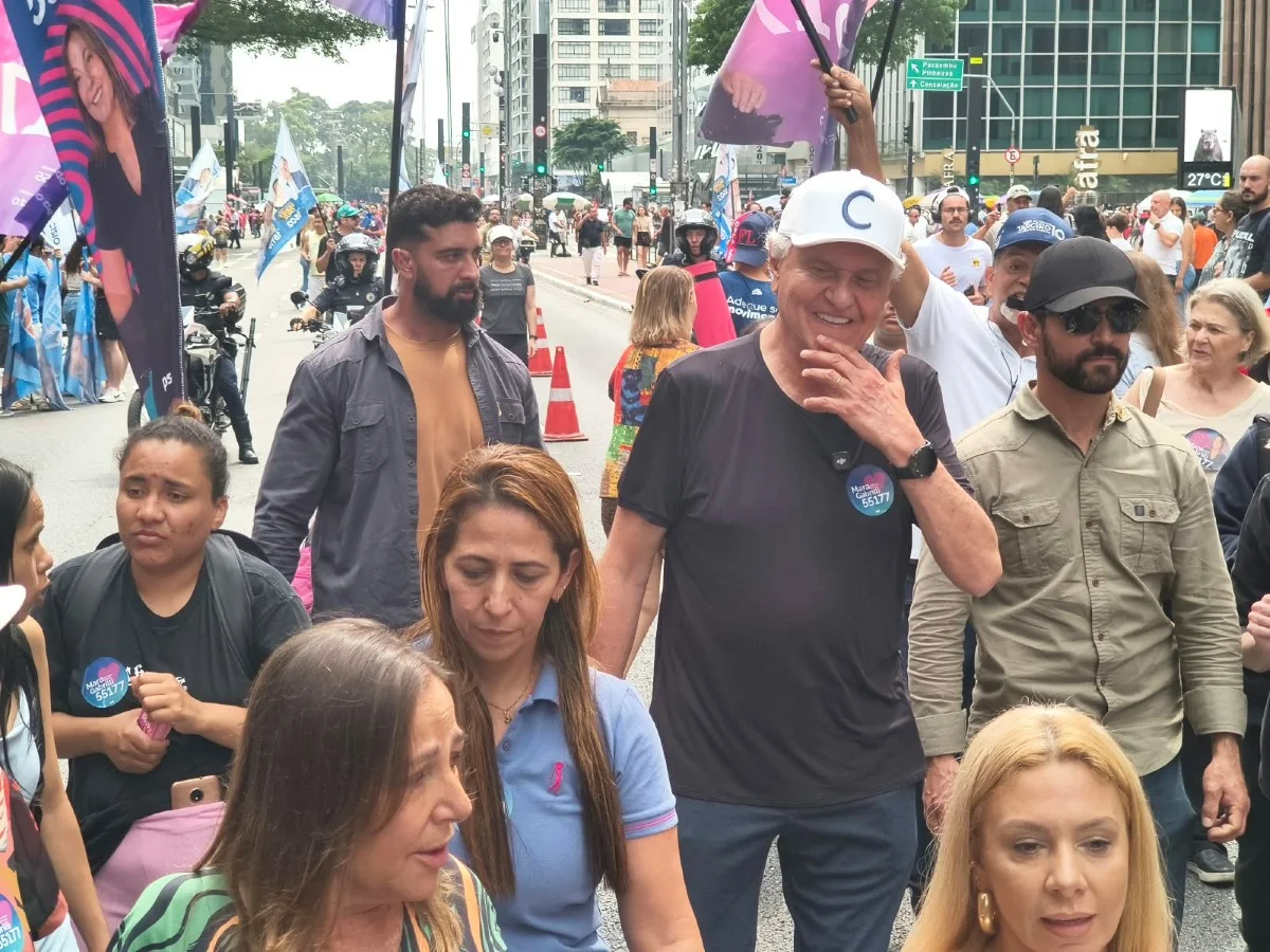Ronaldo Caiado participa de caminhada na Avenida Paulista Ronaldo Caiado participa de caminhada na Avenida Paulista