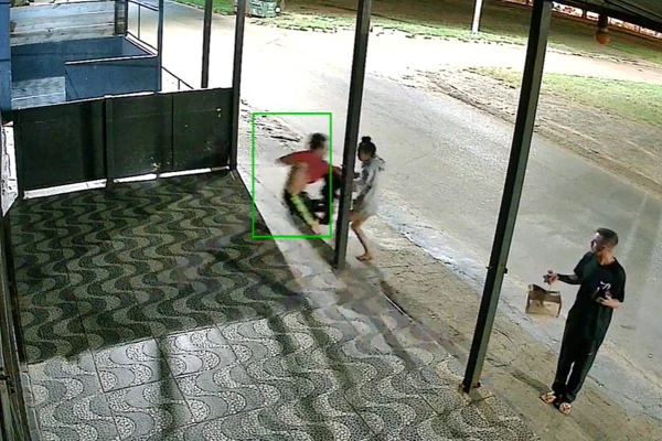 Casal é procurado por matar homem a facadas e queimar corpo no DF