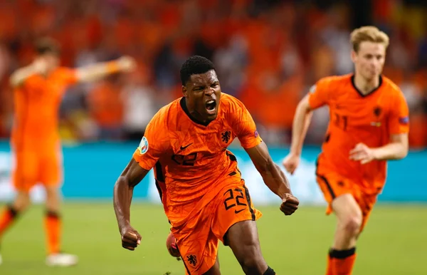 Em grande duelo, Holanda derrota a Ucrânia, por 3 x 2, pela Eurocopa