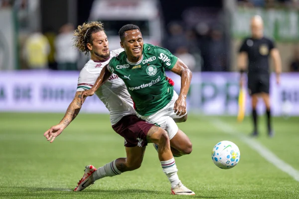 Foto colorida de Guga e Arias, em Fluminense x Palmeiras - Metrópoles