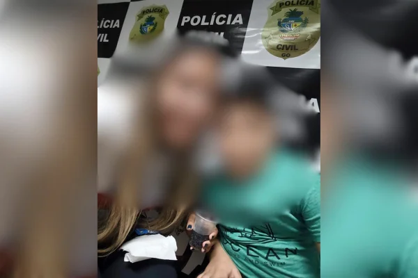imagem colorida pai preso por sequestrar filho