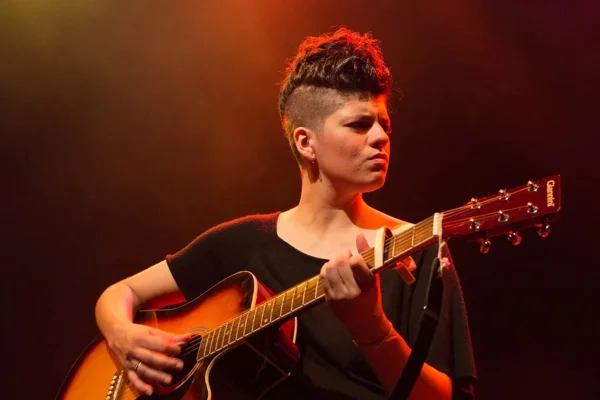 Atriz que viveu Cássia Eller no teatro desabafa após anúncio de filme